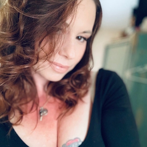 Meet your Posher, Anne - Picture 2 of 6